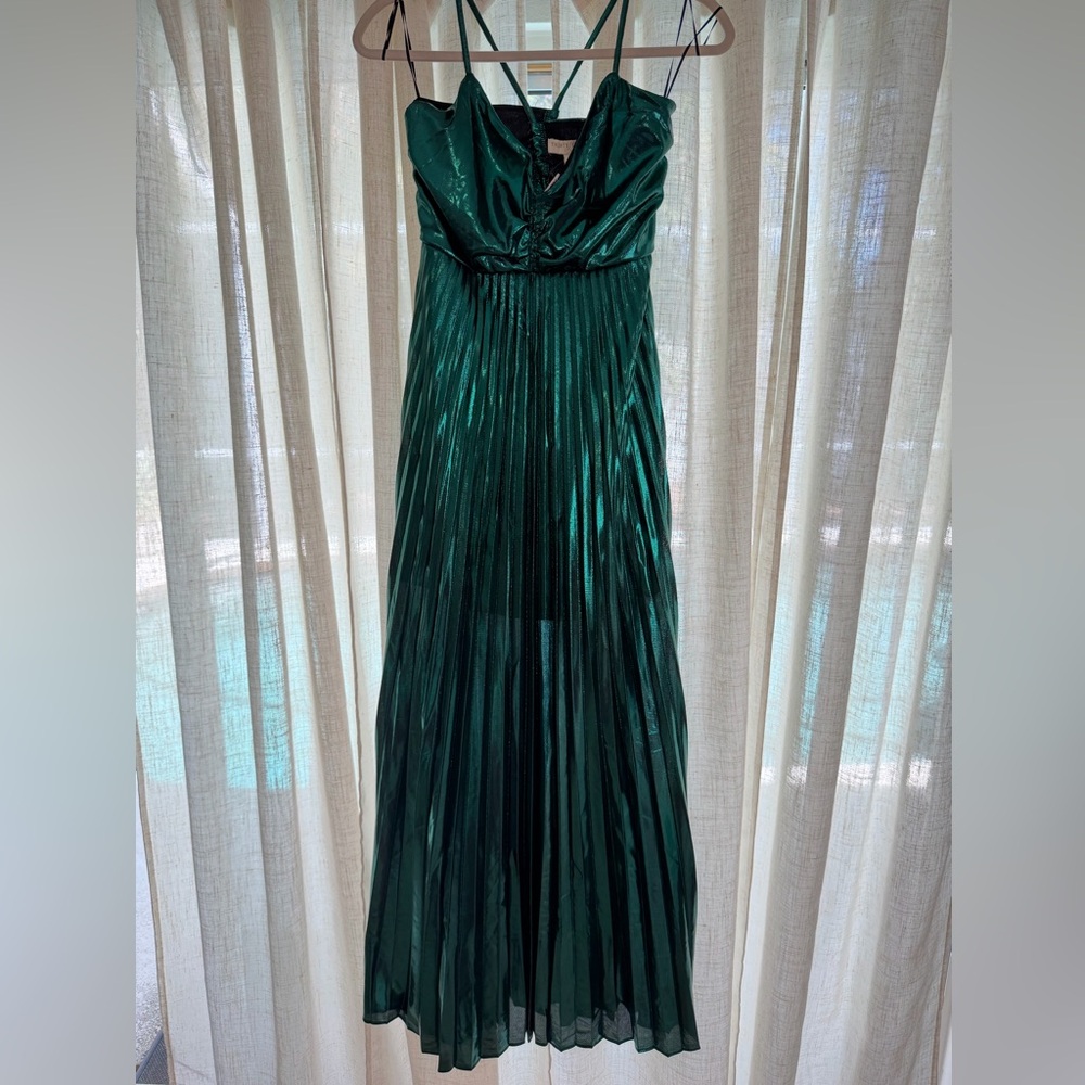 Elegant Green Pleated Maxi Dress